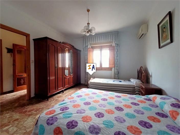 Image No.6-5 Bed House for sale