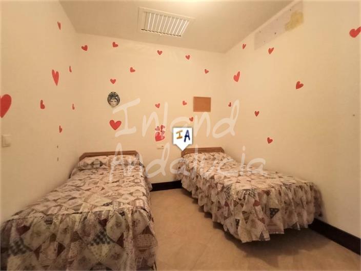 Image No.9-3 Bed House for sale