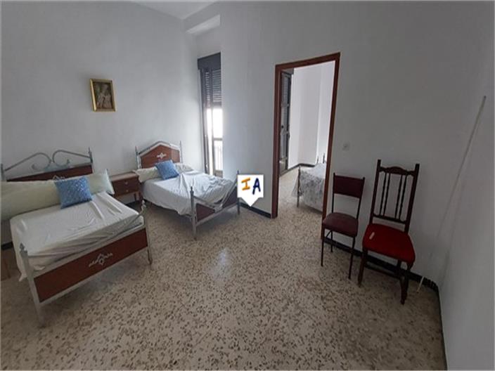 Image No.6-6 Bed House for sale