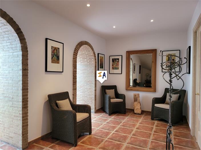 Image No.8-6 Bed House for sale