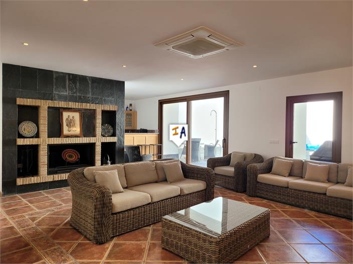 Image No.10-6 Bed House for sale