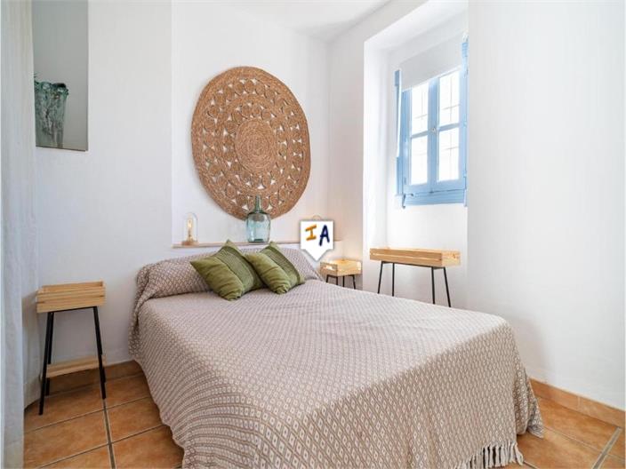 Image No.8-4 Bed House for sale