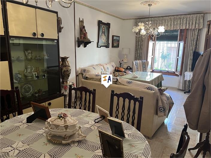 Image No.8-6 Bed House for sale