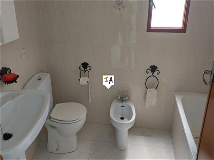 Image No.8-5 Bed House for sale