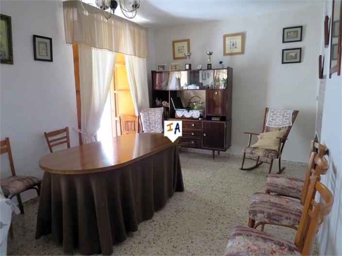 Image No.8-4 Bed House for sale