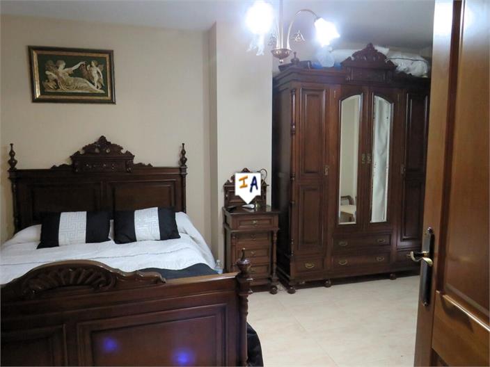 Image No.10-3 Bed House for sale