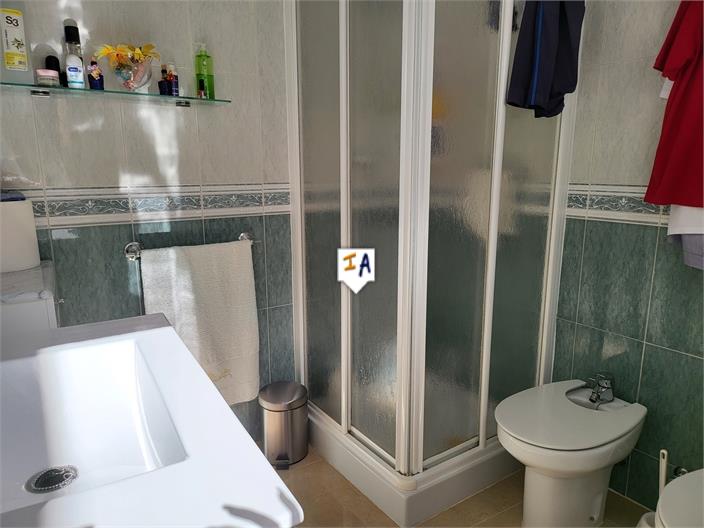 Image No.8-4 Bed House for sale