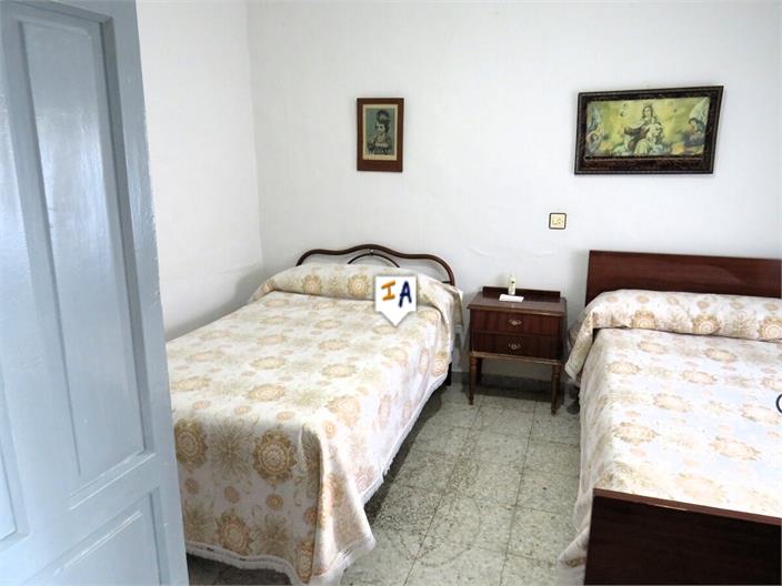 Image No.4-4 Bed House for sale