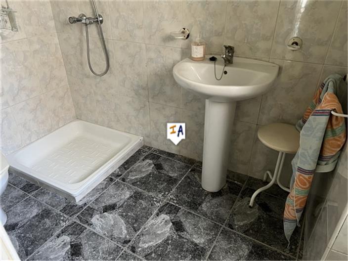 Image No.8-5 Bed House for sale