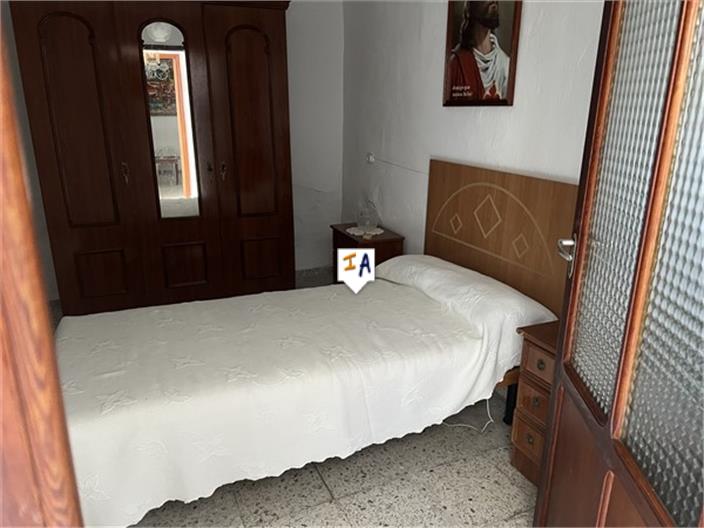 Image No.9-5 Bed House for sale