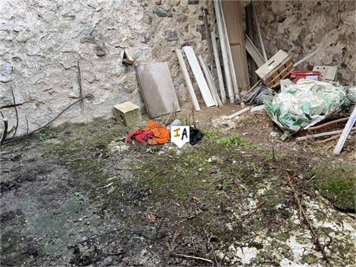 Image No.10-5 Bed House for sale