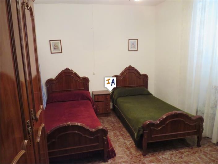 Image No.9-4 Bed House for sale