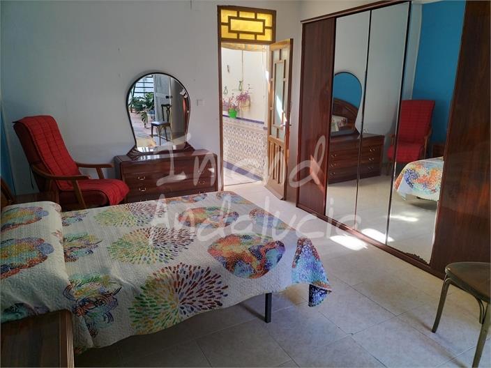 Image No.9-5 Bed House for sale