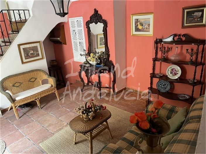 Image No.4-6 Bed House for sale