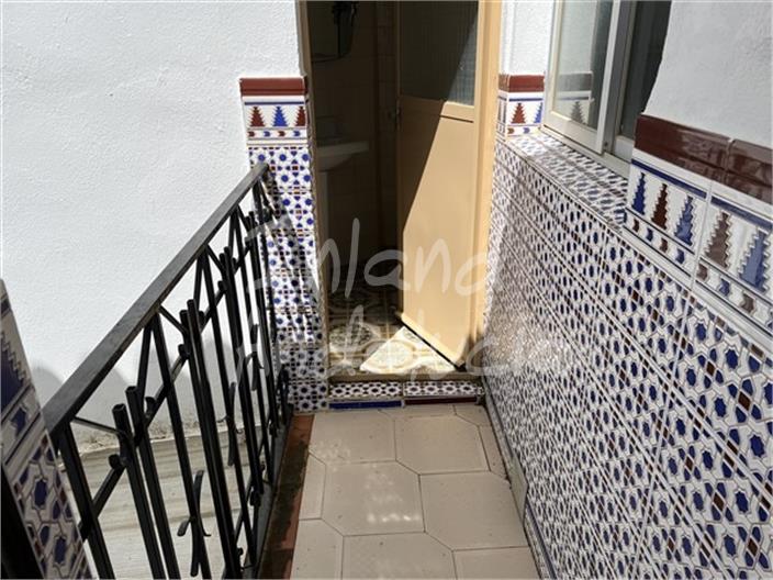 Image No.10-6 Bed Property for sale