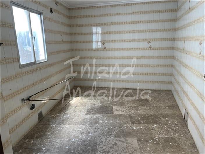 Image No.8-6 Bed Property for sale