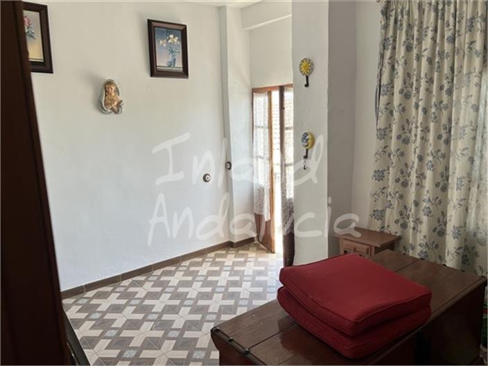 Image No.9-5 Bed House for sale