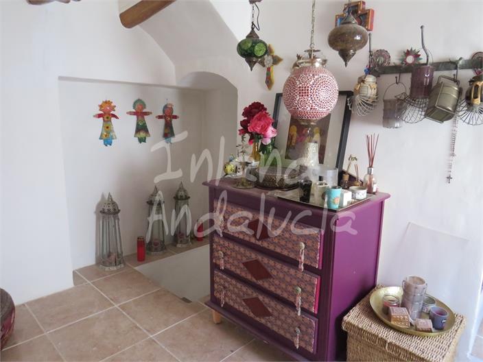 Image No.8-3 Bed House for sale