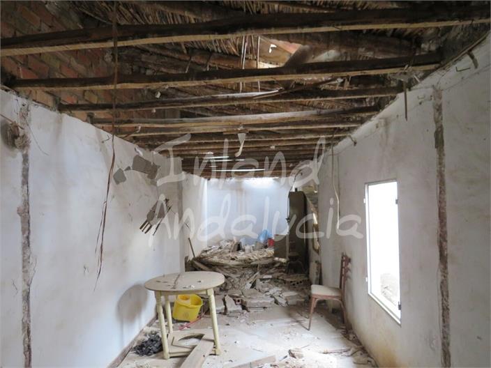 Image No.9-2 Bed House for sale