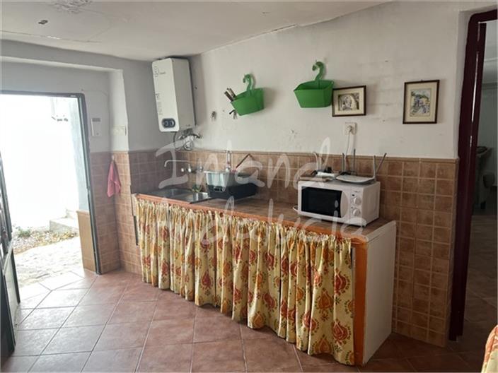 Image No.8-4 Bed House for sale