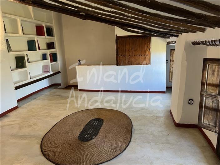 Image No.8-4 Bed House for sale