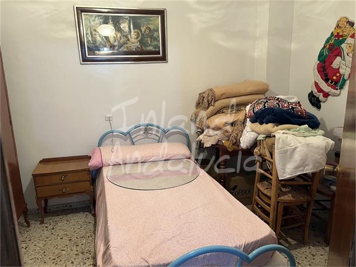 Image No.11-6 Bed House for sale