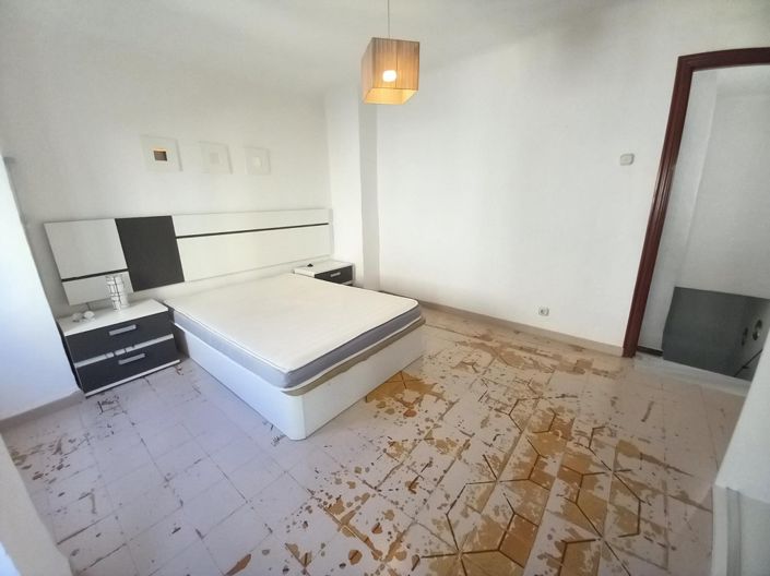 Image No.16-2 Bed Townhouse for sale