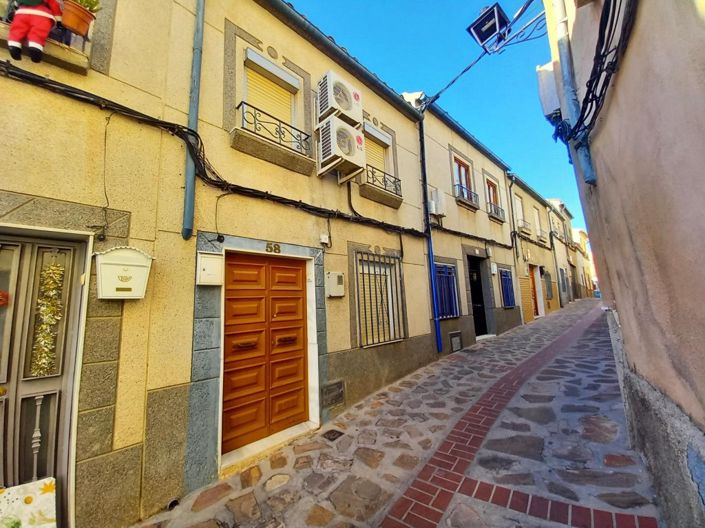 Image No.25-2 Bed Townhouse for sale