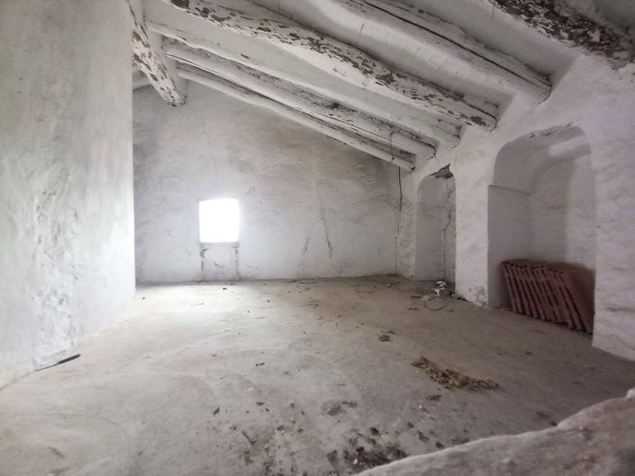 Image No.22-2 Bed Townhouse for sale