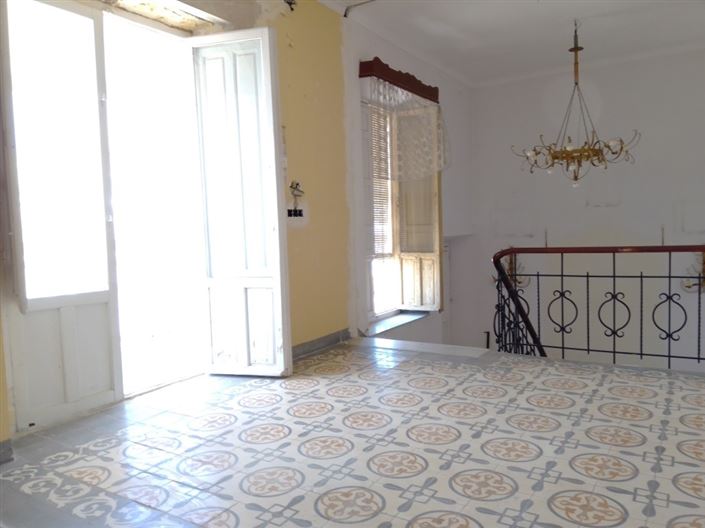 Image No.6-6 Bed Townhouse for sale