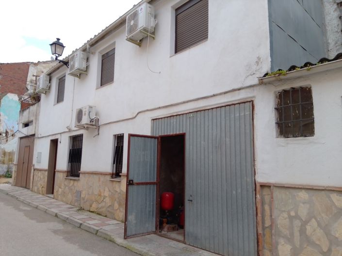 Image No.14-3 Bed Townhouse for sale