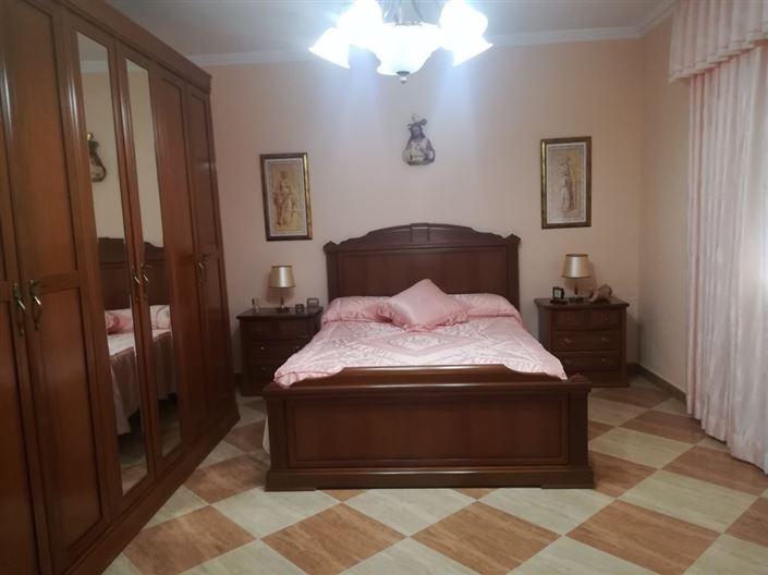 Image No.11-4 Bed Townhouse for sale