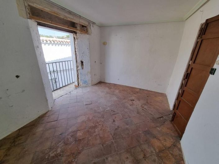 Image No.11-4 Bed Townhouse for sale