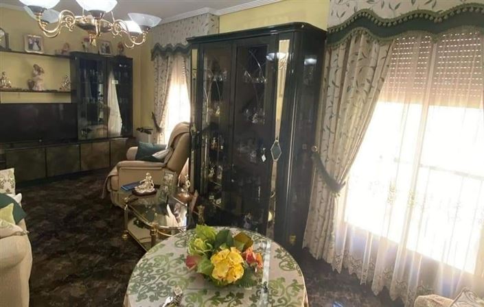 Image No.16-3 Bed Commercial for sale