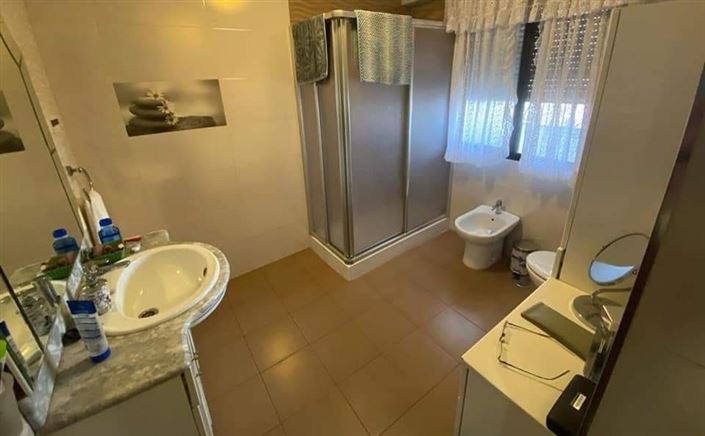 Image No.25-3 Bed Commercial for sale