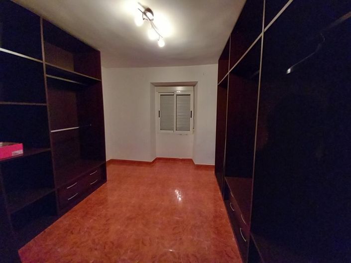 Image No.23-4 Bed Townhouse for sale