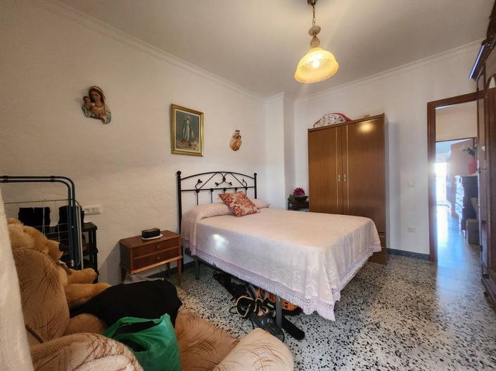 Image No.17-3 Bed Townhouse for sale