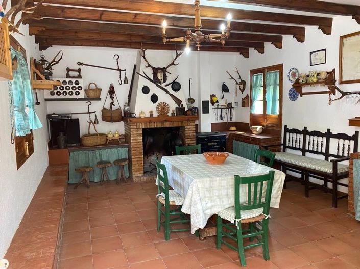 Image No.4-5 Bed Chalet for sale