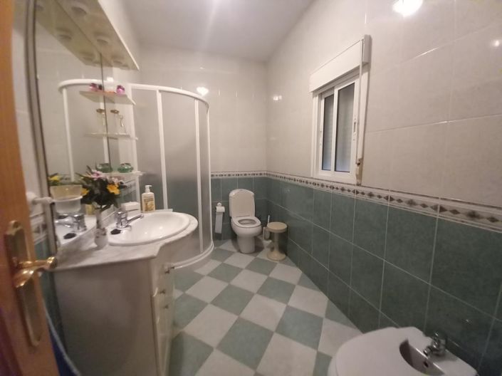 Image No.23-3 Bed Flat for sale