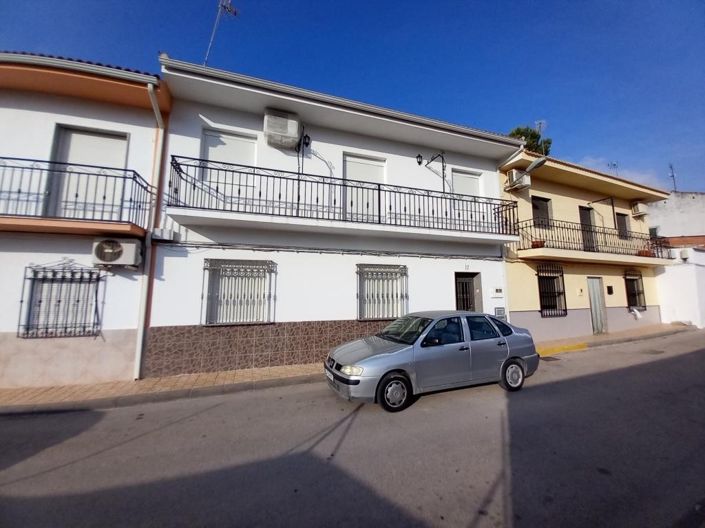 Image No.24-3 Bed Flat for sale