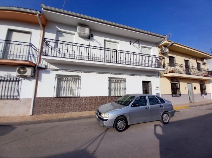 Image No.5-3 Bed Flat for sale