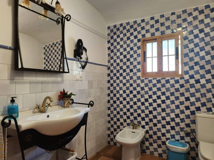 Image No.15-Maison de campagne de 6 chambres à vendre à Iznájar