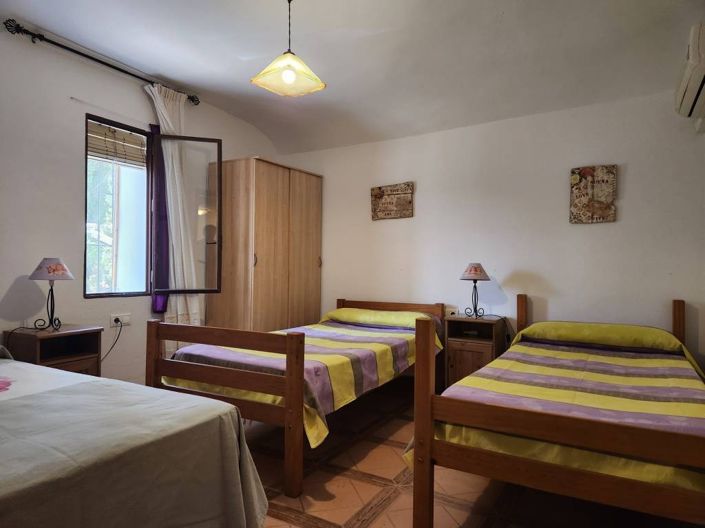 Image No.9-Maison de campagne de 6 chambres à vendre à Iznájar