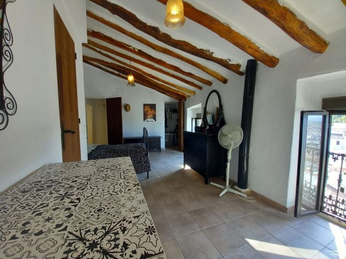 Image No.13-2 Bed Townhouse for sale