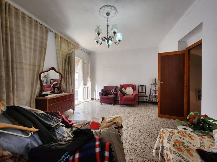 Image No.10-8 Bed Townhouse for sale