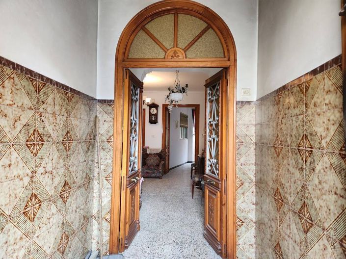 Image No.2-8 Bed Townhouse for sale