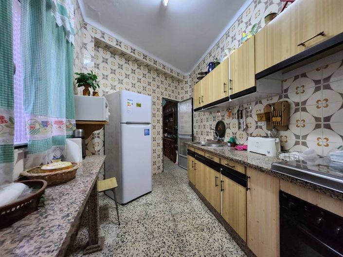 Image No.6-8 Bed Townhouse for sale