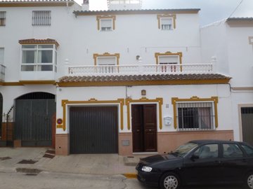 1 - Olvera, Property