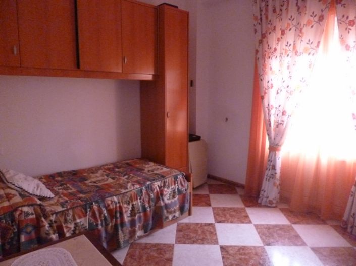 Image No.16-5 Bed Property for sale