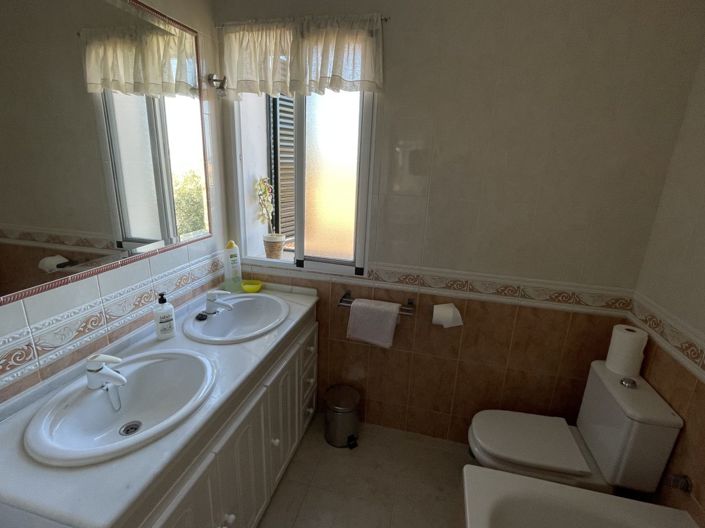 Image No.8-6 Bed Finca for sale